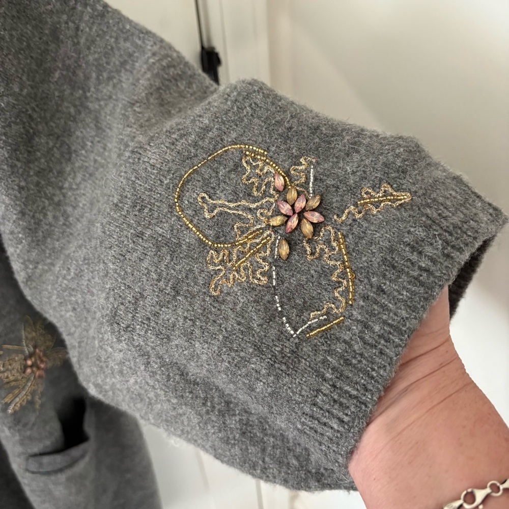 Anthropologie Sweater Gray Embroidered Floral and Jewels Open Cardigan ONE SIZE - Picture 10 of 15